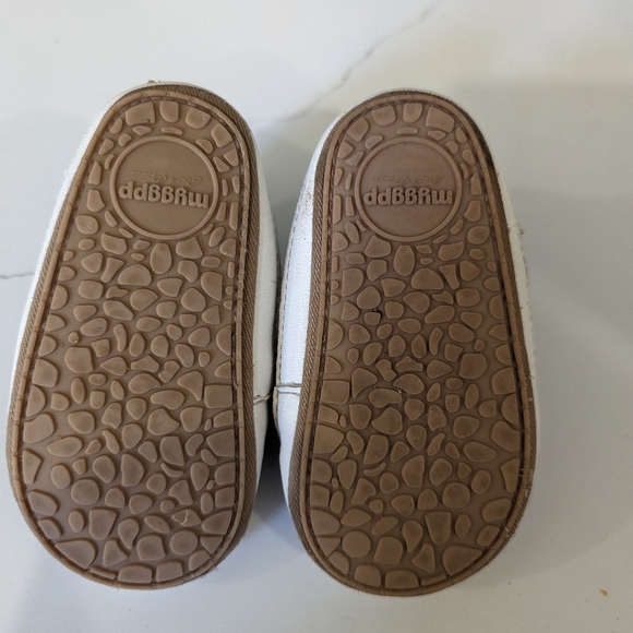 Baby boys soft shoes. Easy to put on. Infants size. - Picture 5 of 8